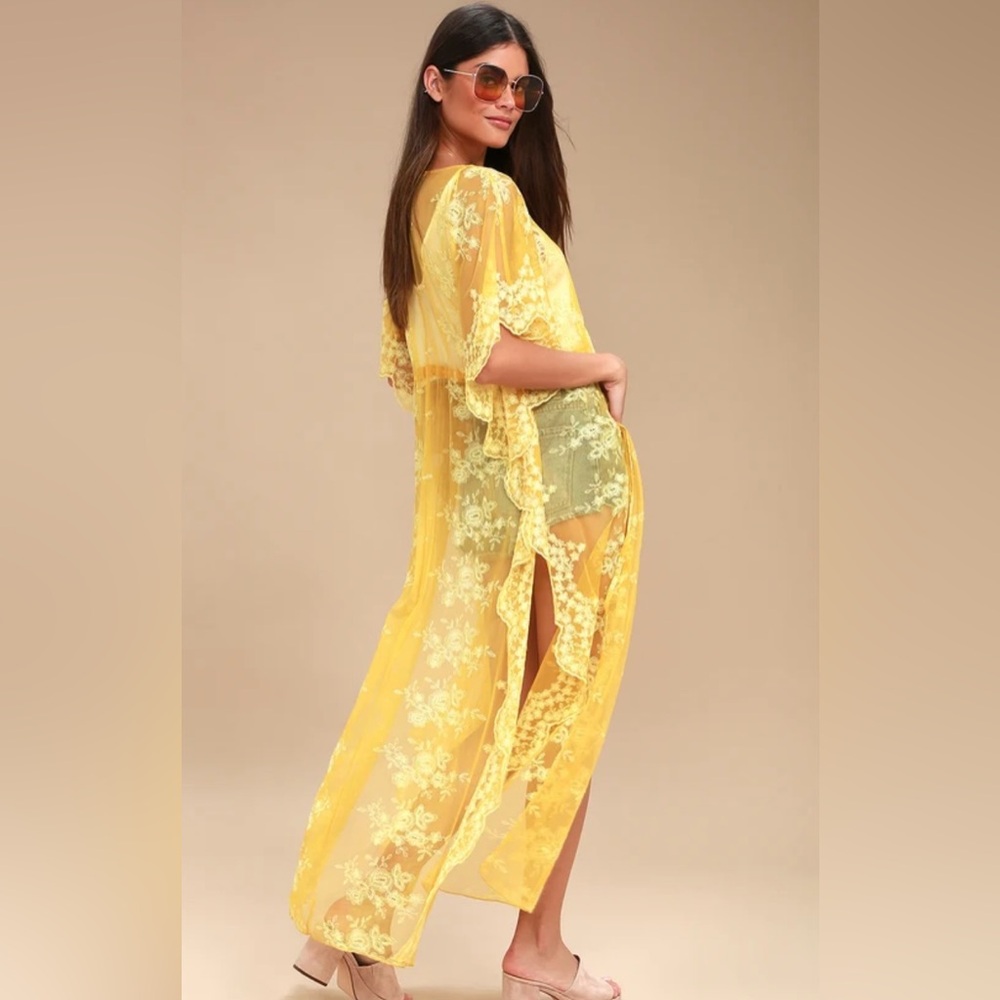 Lulus lace kimono